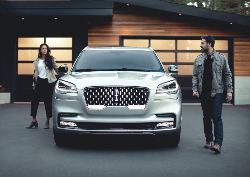 The sparkling grille of the 2023 Lincoln Aviator® Grand Touring model | Klaben Lincoln of Warren in Warren OH