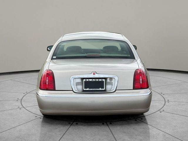 2002 Lincoln Town Car Executive