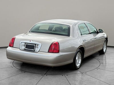 2002 Lincoln Town Car Executive