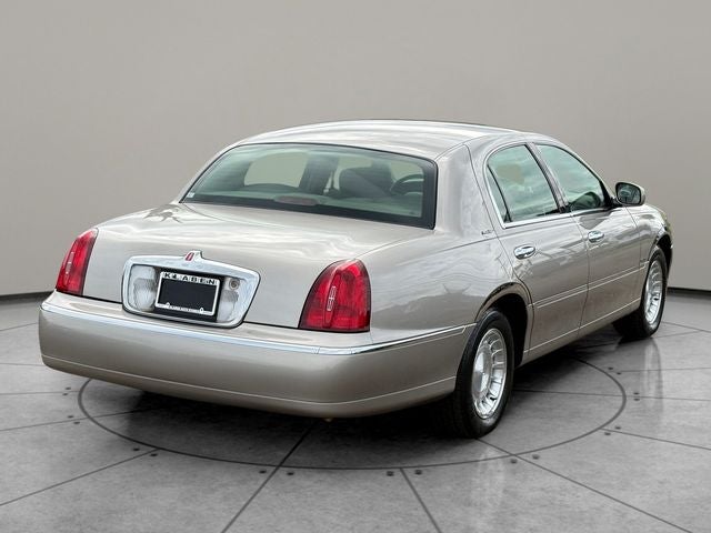 2002 Lincoln Town Car Executive