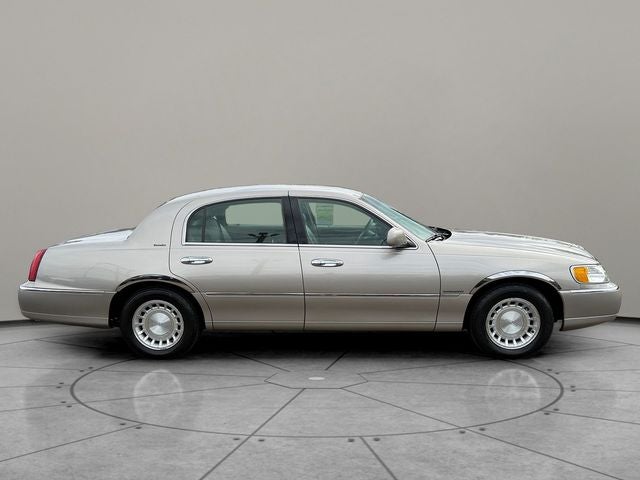 2002 Lincoln Town Car Executive
