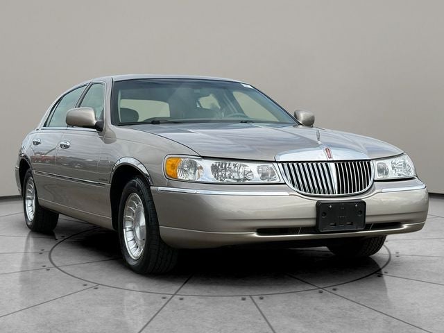 2002 Lincoln Town Car Executive