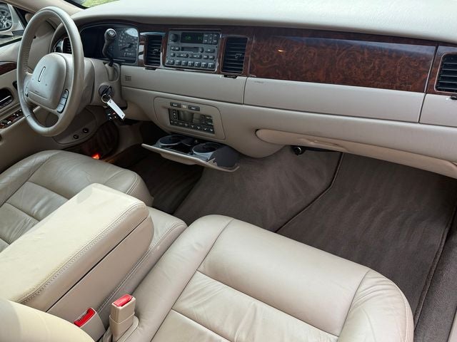 2002 Lincoln Town Car Executive