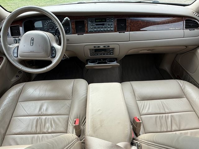 2002 Lincoln Town Car Executive