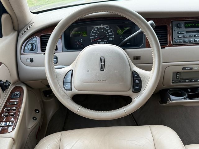 2002 Lincoln Town Car Executive