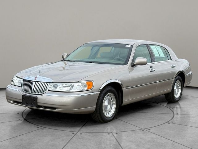 2002 Lincoln Town Car Executive