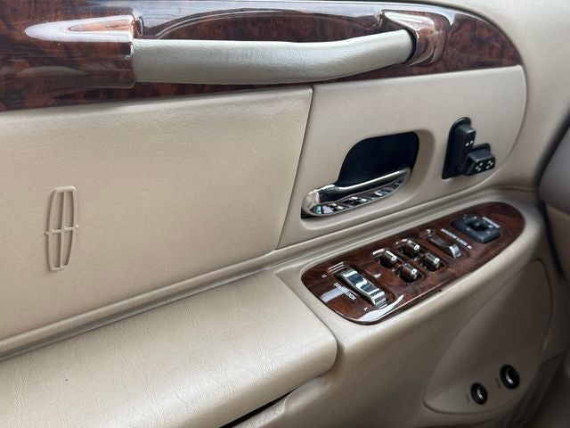 2002 Lincoln Town Car Executive