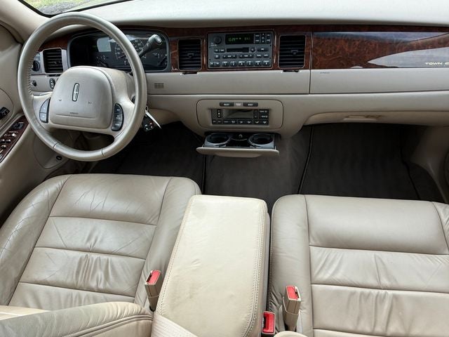 2002 Lincoln Town Car Executive