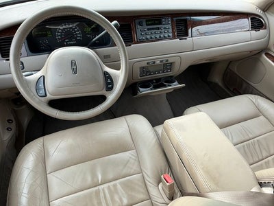 2002 Lincoln Town Car Executive