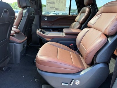 2027 Lincoln Navigator L Reserve