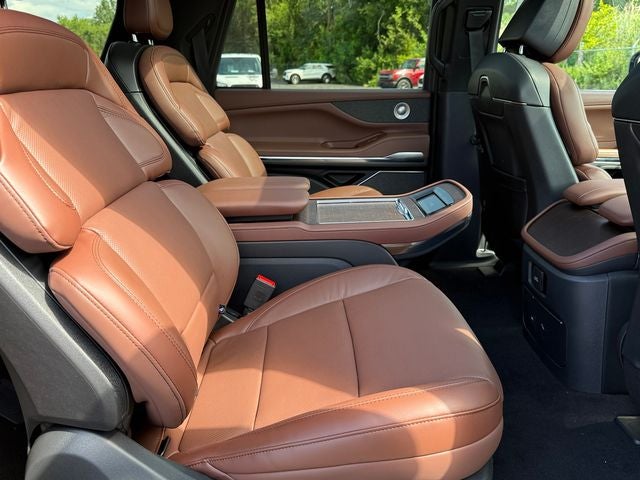 2027 Lincoln Navigator L Reserve