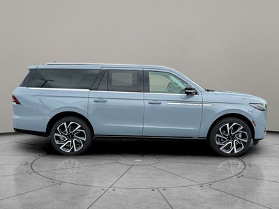 2027 Lincoln Navigator L Reserve