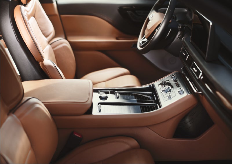 A 2023 Lincoln Aviator® Black Label model is shown in the Flight interior theme | Klaben Lincoln of Warren in Warren OH