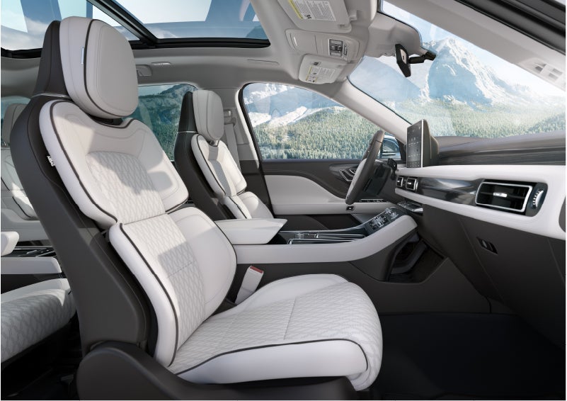 The interior of a Lincoln Aviator® Black Label model is shown in the Chalet theme | Klaben Lincoln of Warren in Warren OH