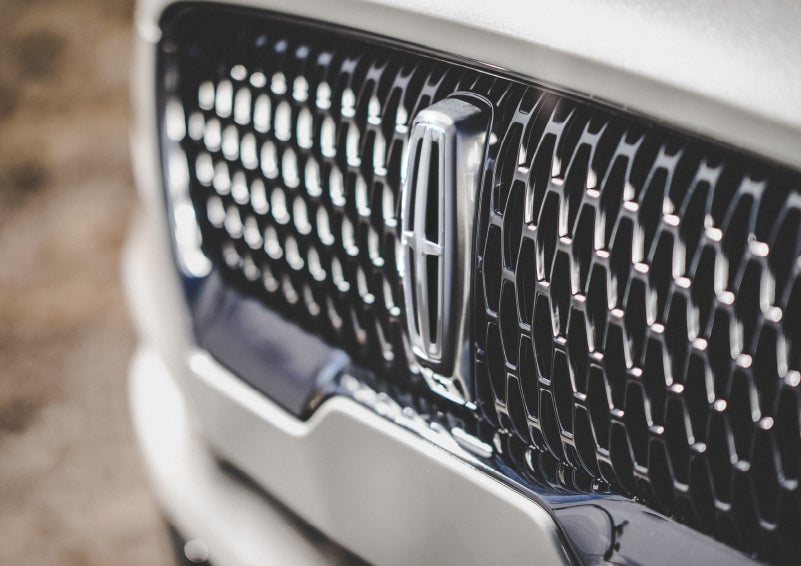 The grille of the 2024 Lincoln Aviator® Reserve model with an eye-catching repeated field of Lincoln Star logo shapes | Klaben Lincoln of Warren in Warren OH