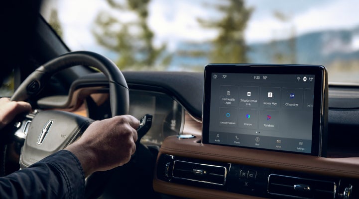 The center touchscreen of a Lincoln Aviator® SUV is shown | Klaben Lincoln of Warren in Warren OH