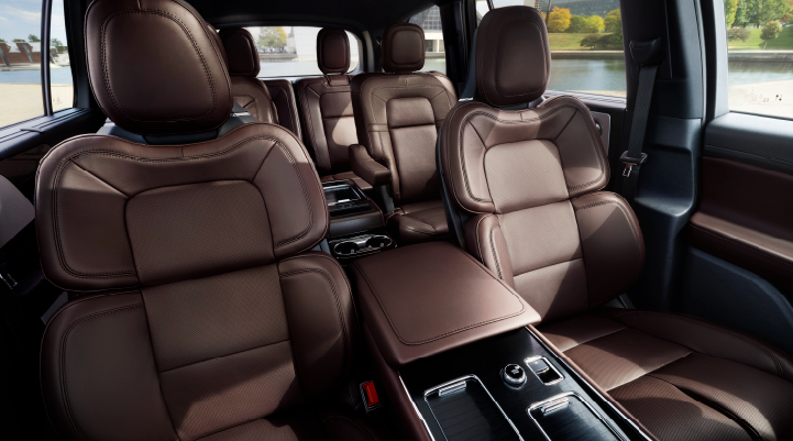 The cabin of the 2025 Lincoln Aviator® SUV is shown with black and brown accents. | Klaben Lincoln of Warren in Warren OH
