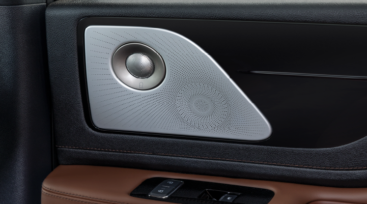 A close-up of a speaker located on the door’s interior is shown. | Klaben Lincoln of Warren in Warren OH