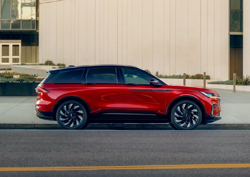 2025 Lincoln Nautilus® SUV with the available Jet Appearance Package and Hybrid transmission. | Klaben Lincoln of Warren in Warren OH