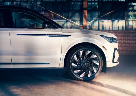 The wheels of the available Jet Appearance Package are highlighted. | Klaben Lincoln of Warren in Warren OH