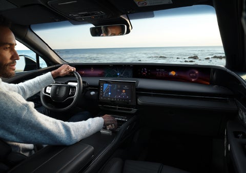 A driver of a parked 2025 Lincoln Nautilus® SUV takes a relaxing moment at a seaside overlook while inside his Nautilus. | Klaben Lincoln of Warren in Warren OH