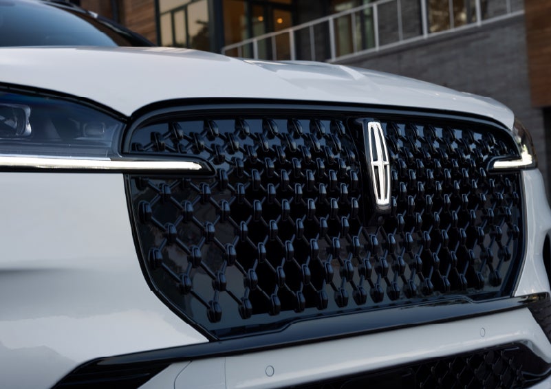 The front grille of a 2026 Lincoln Aviator® SUV is shown. | Klaben Lincoln of Warren in Warren OH