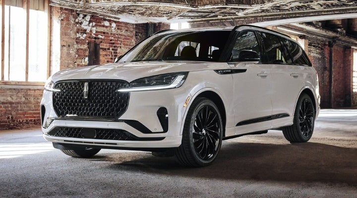 A 2026 Lincoln Aviator® SUV is shown with the available Jet Appearance Package. | Klaben Lincoln of Warren in Warren OH