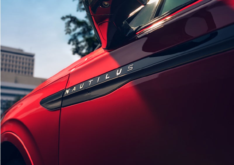 A side badge on the passenger door reads Nautilus. | Klaben Lincoln of Warren in Warren OH
