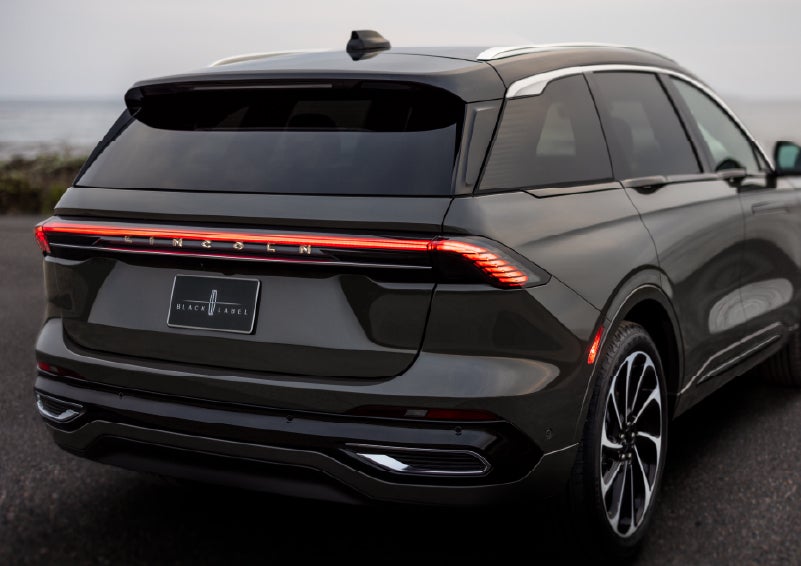 The rear of a 2026 Lincoln Black Label™ Nautilus® SUV displays full LED rear lighting. | Klaben Lincoln of Warren in Warren OH