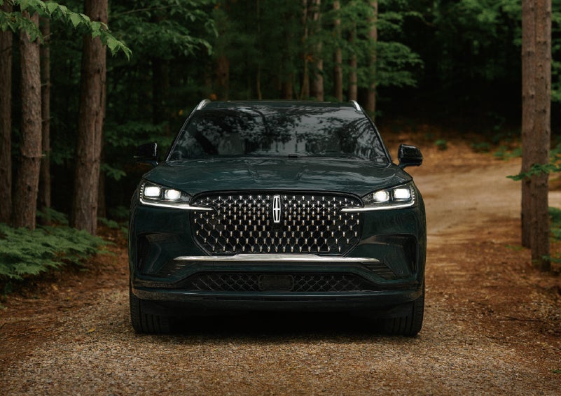 The front grille of a 2027 Lincoln Aviator® Black Label™ SUV is shown. | Klaben Lincoln of Warren in Warren OH