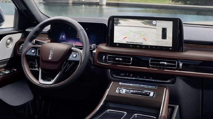 The backup camera of the 2027 Lincoln Aviator® SUV is displayed on screen. | Klaben Lincoln of Warren in Warren OH