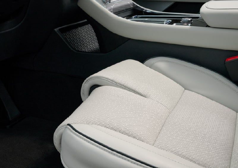 The front passenger Perfect Position seat is shown with the thigh extender adjusted.| Klaben Lincoln of Warren in Warren OH